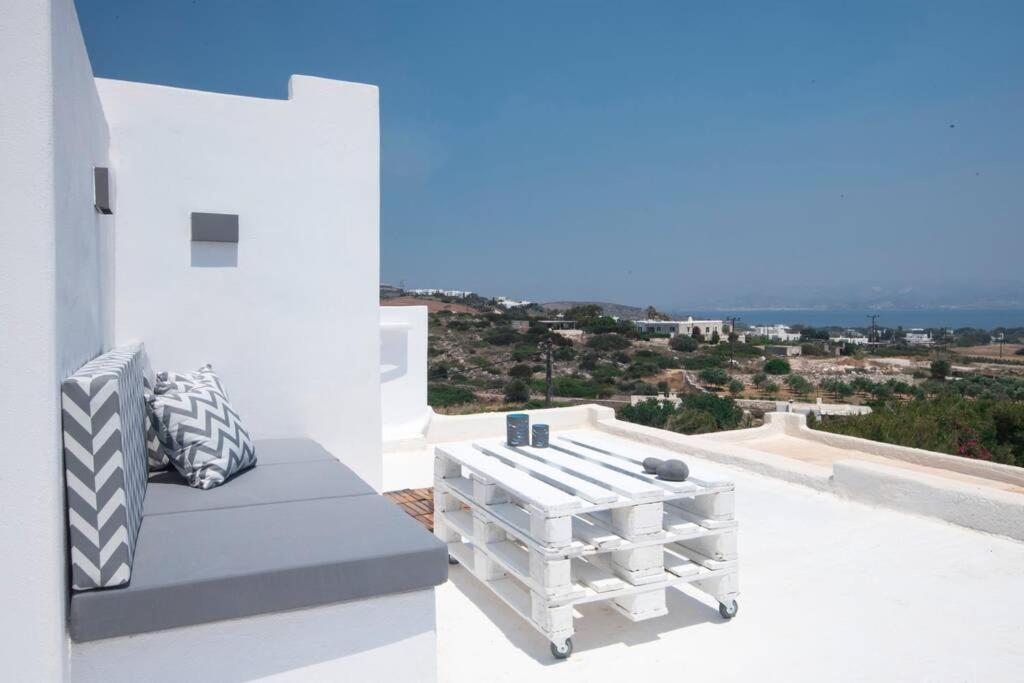 Sunny Studio W.Breathtaking Naxos Views In Isterni Lägenhet Isterni  Exteriör bild